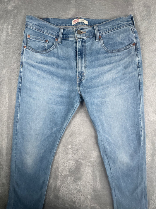 Signature Levi's Light Blue Denim Jeans W34