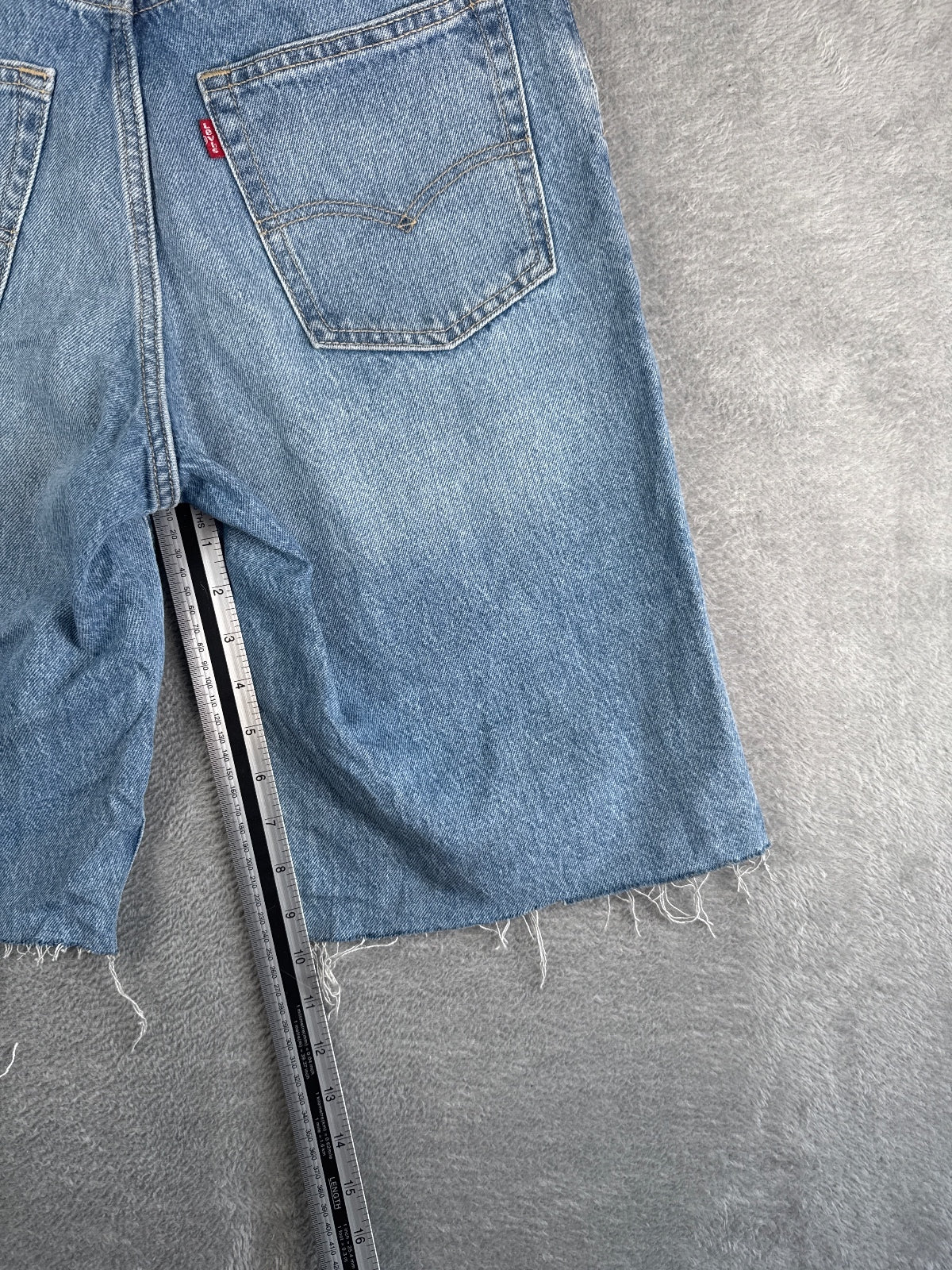 Levi's '94 Baggy Light Blue Denim Shorts Size 28