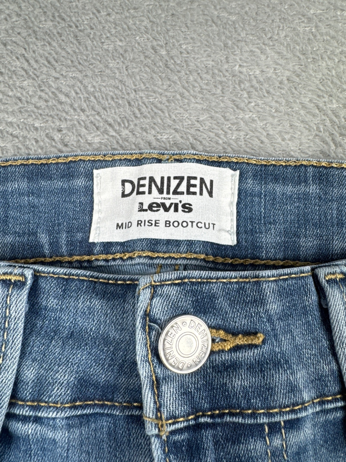 Denizen from Levi's Mid Rise Bootcut Jeans W30 L31