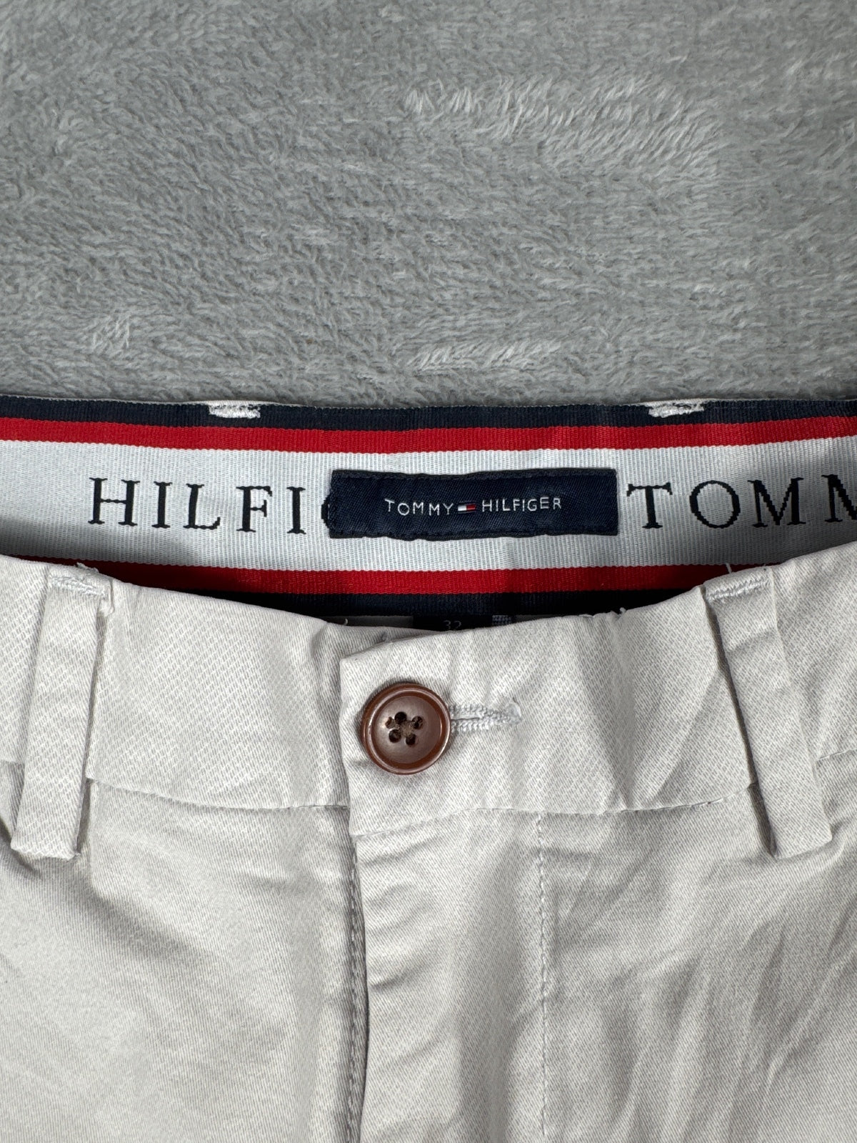 Retro Tommy Hilfiger Men's Beige Chino Shorts - W32