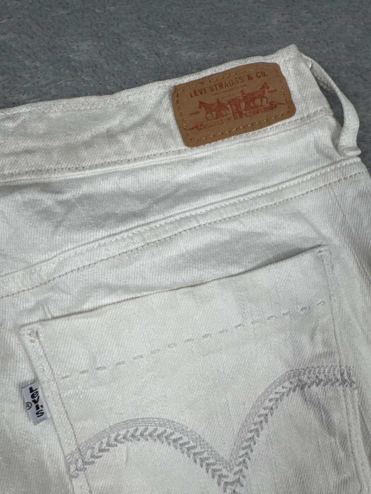 Levi's White Denim Bermuda Shorts W30 (approx)