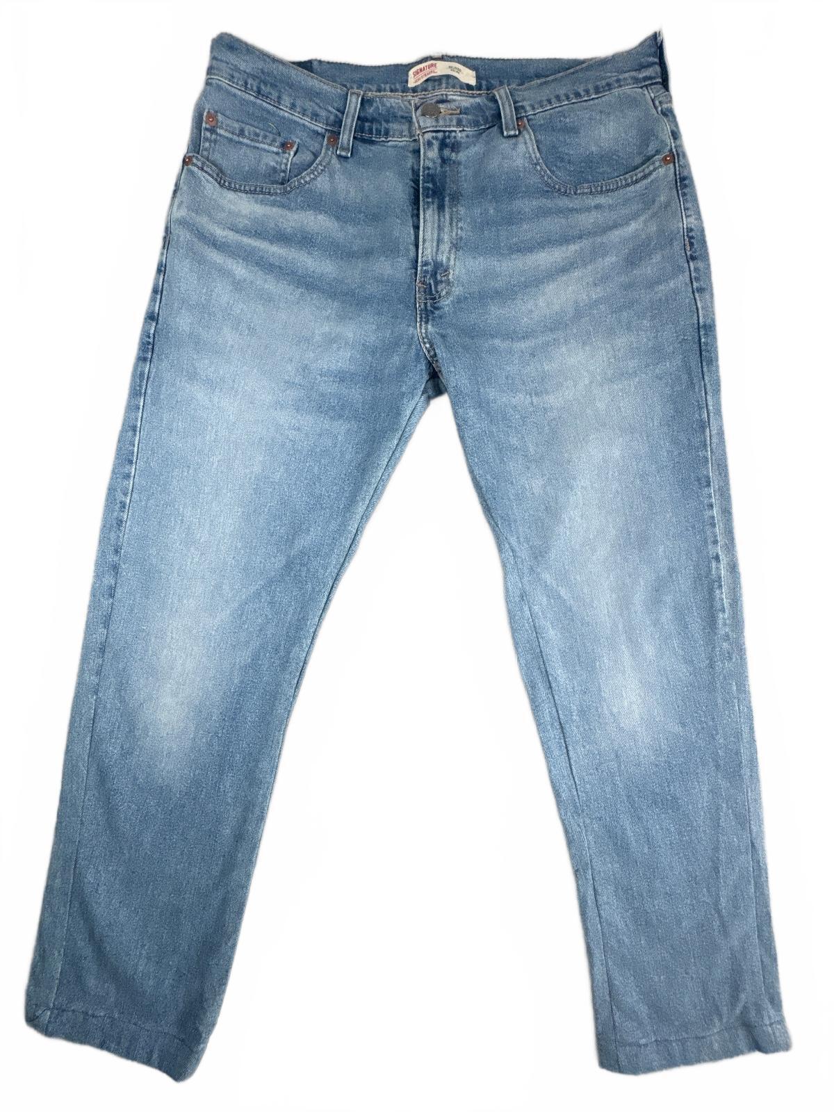 Signature Levi's Light Blue Denim Jeans W34