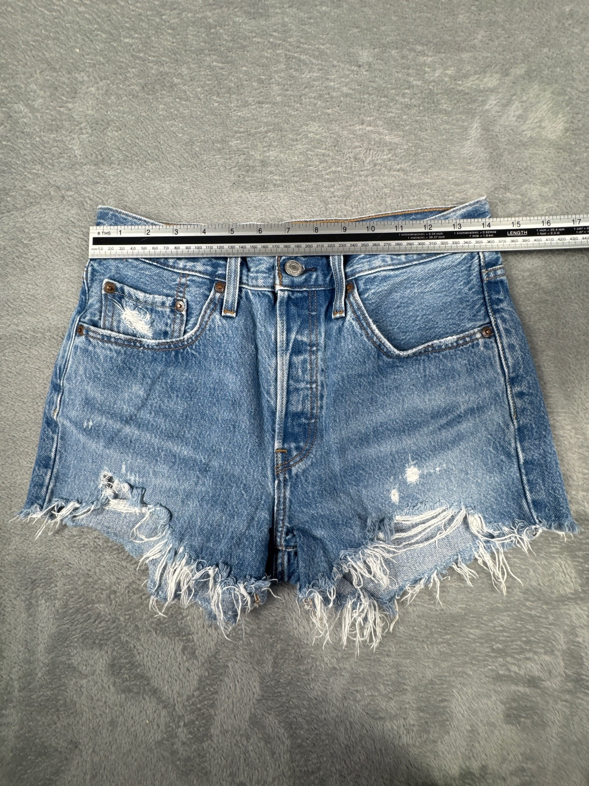 Levi's 501 Premium Distressed Denim Shorts W28 (approx)