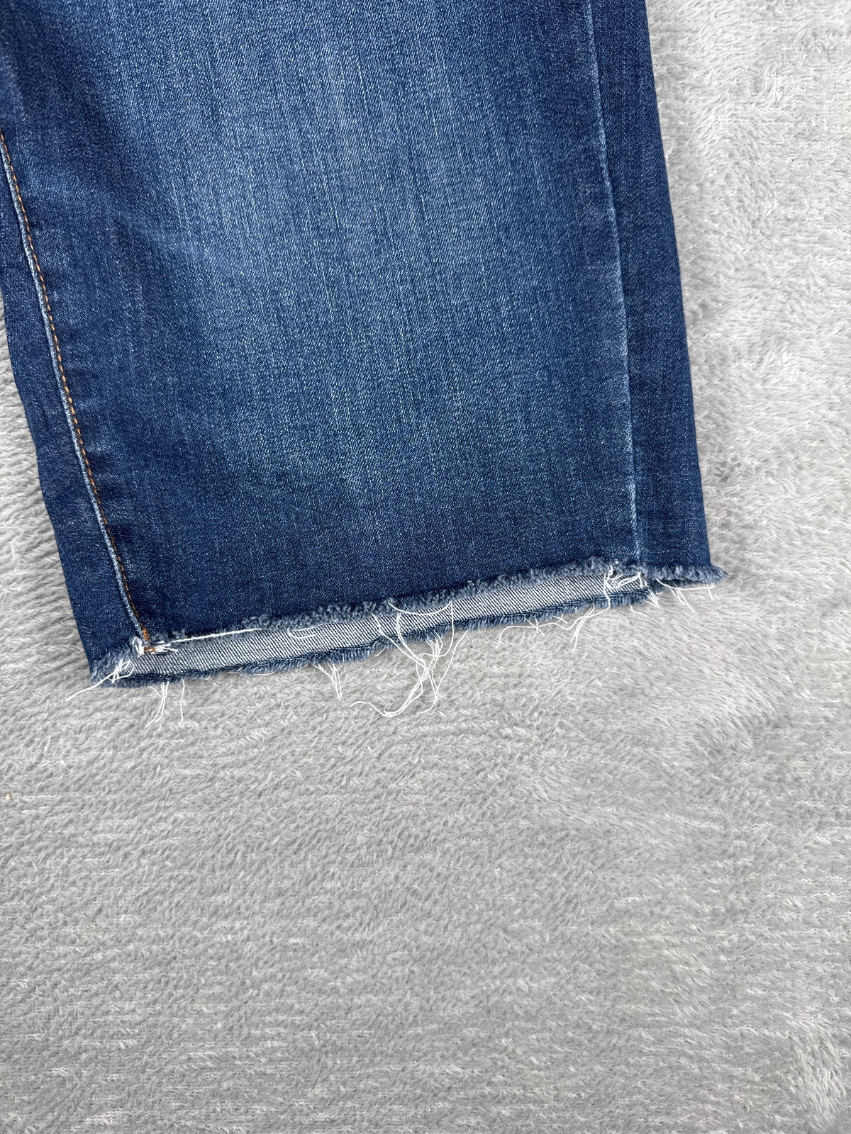 Tommy Hilfiger Denim Men's Blue Raw Hem Denim Shorts - 8