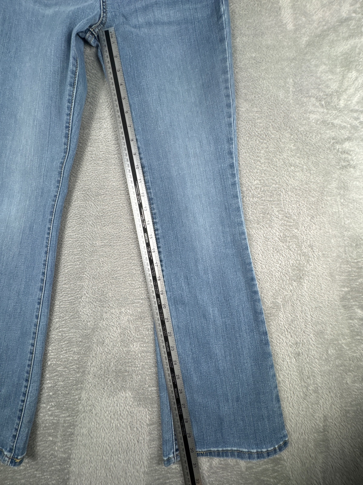 Denizen from Levi's Mid Rise Bootcut Jeans W30 L31