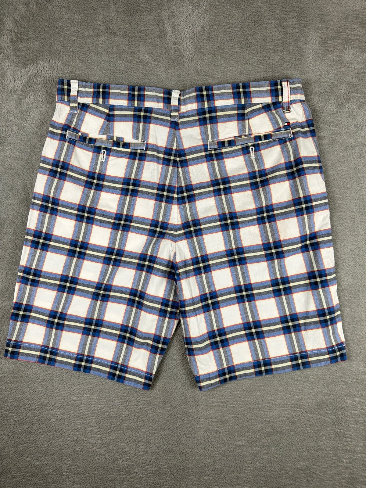 Tommy Hilfiger Plaid Shorts W34