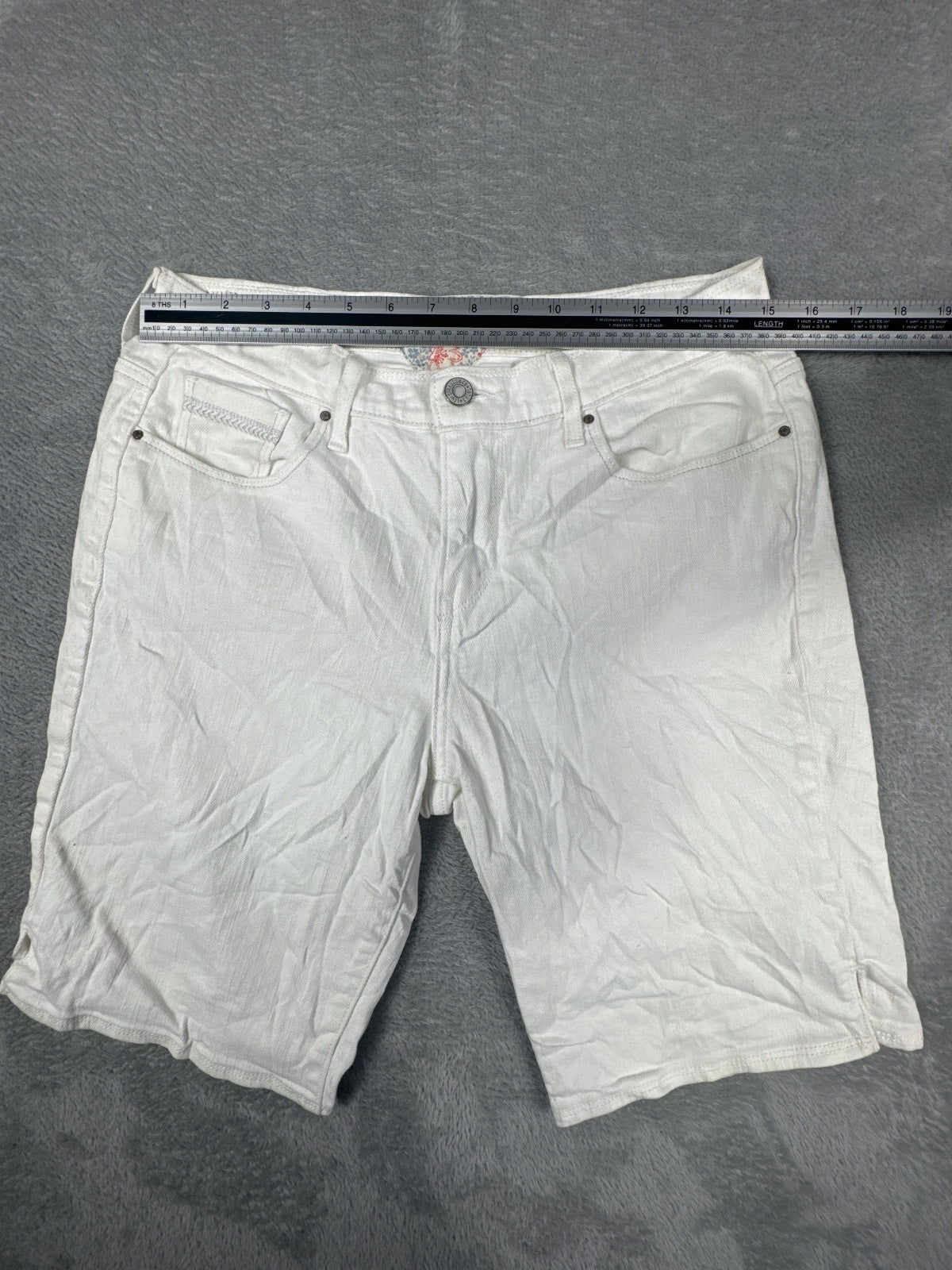 Levi's White Denim Bermuda Shorts W30 (approx)