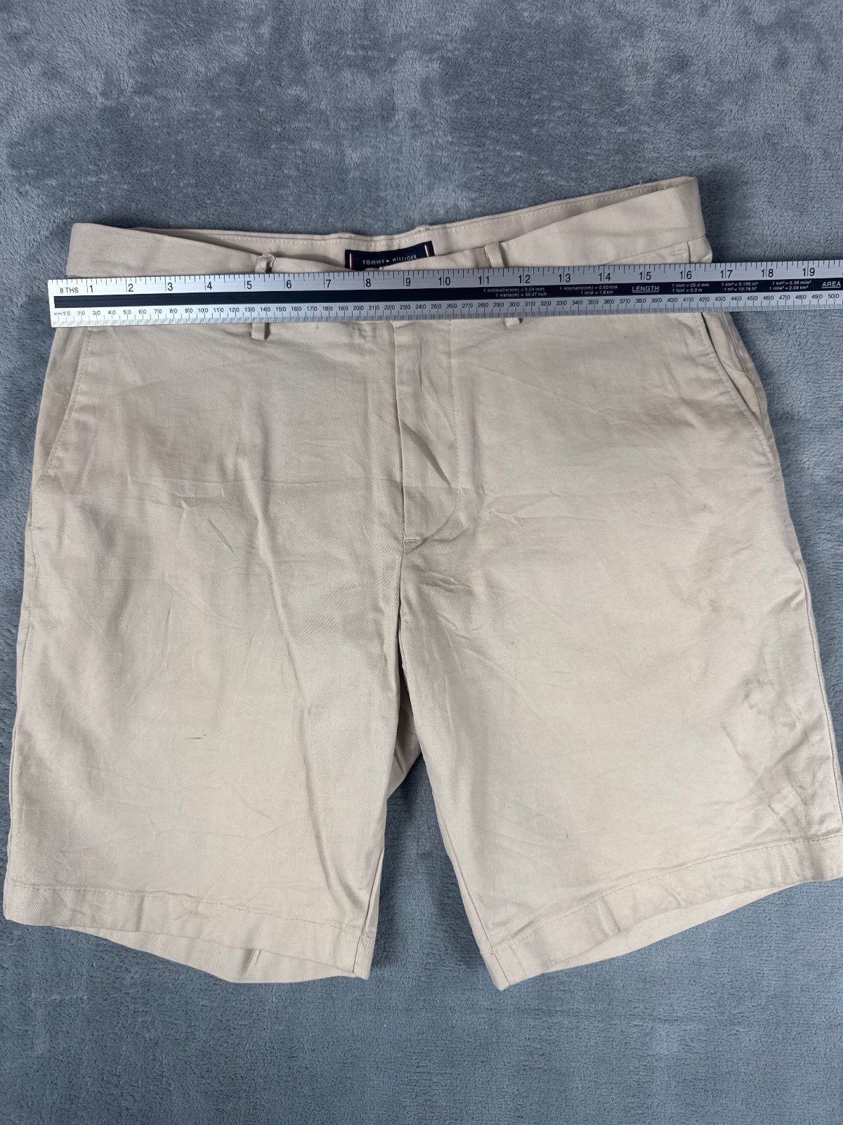 Classic Retro Tommy Hilfiger Beige Chino Shorts Size 32