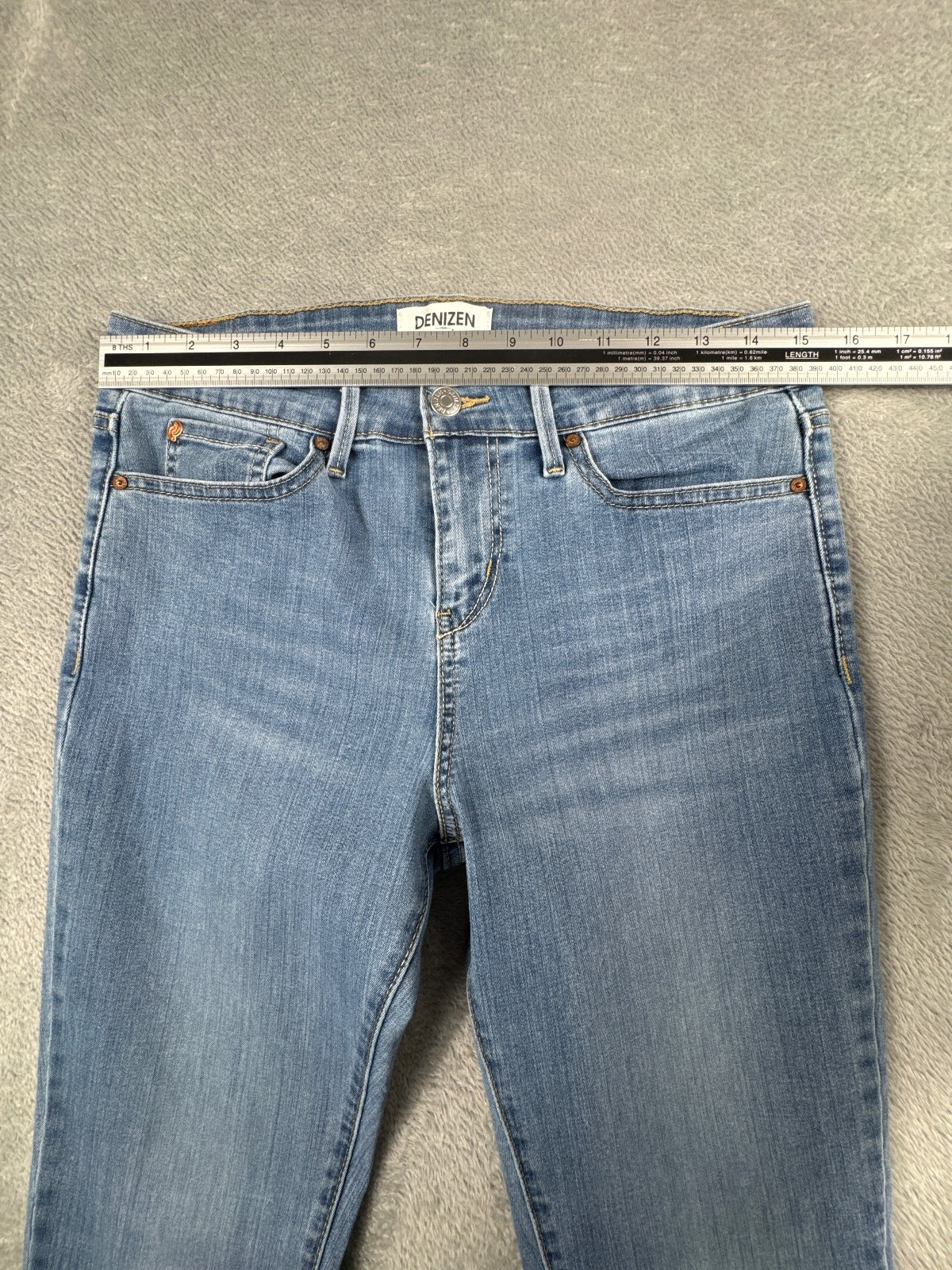 Denizen from Levi's Mid Rise Bootcut Jeans W30 L31