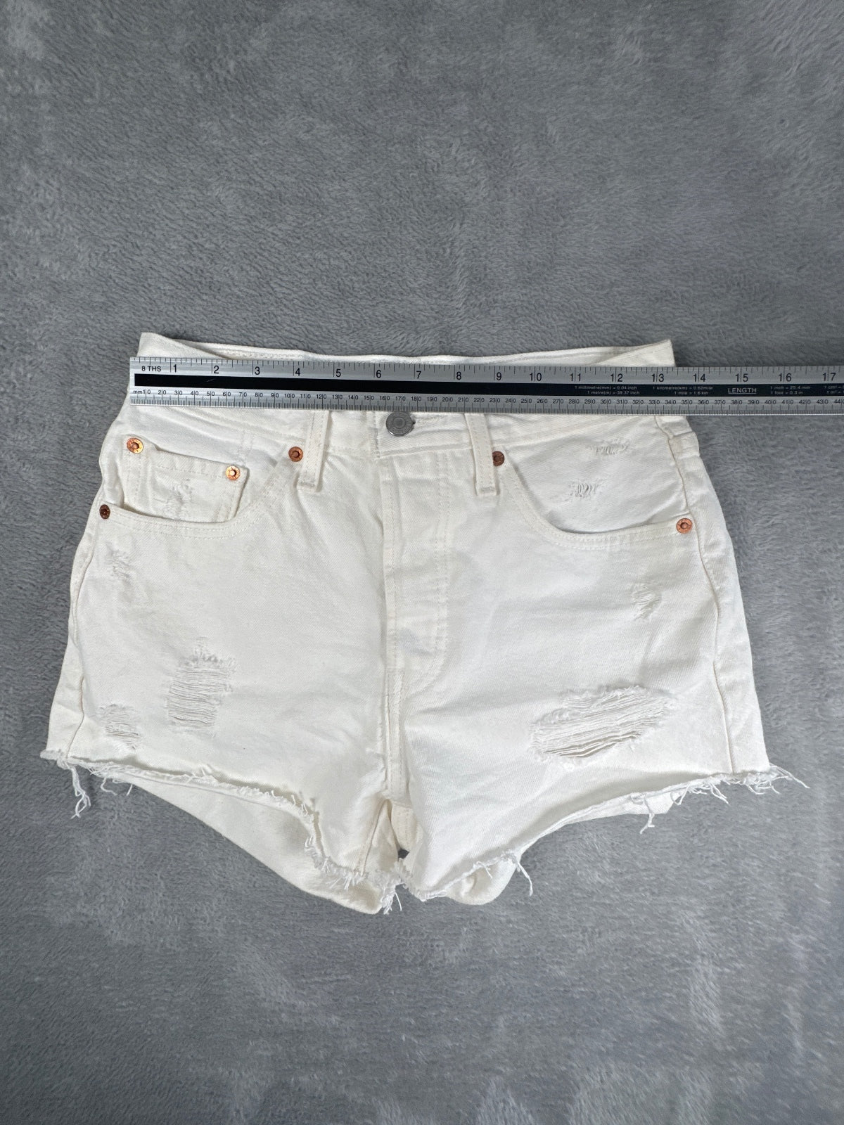 Levi's 501 White Denim Shorts Size W26